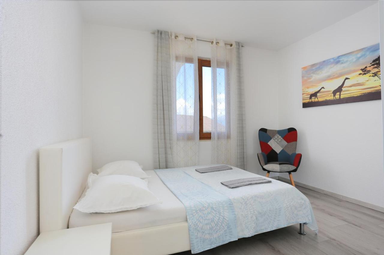 Apartments With A Parking Space Mastrinka, Ciovo - 4324 Trogir Exterior photo