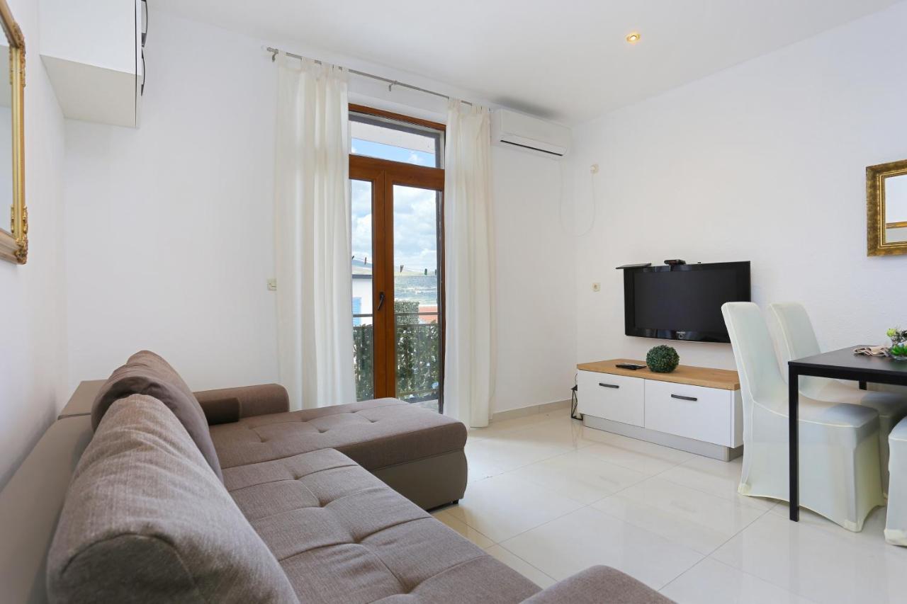 Apartments With A Parking Space Mastrinka, Ciovo - 4324 Trogir Exterior photo