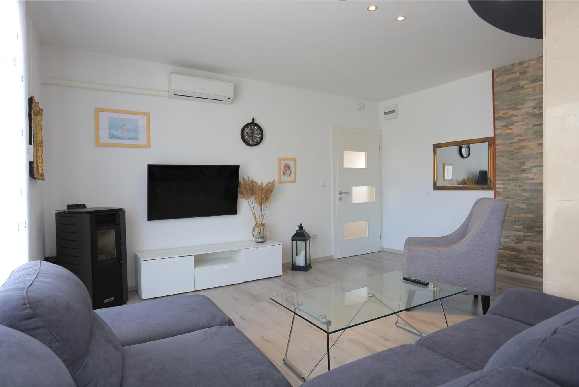 Apartments With A Parking Space Mastrinka, Ciovo - 4324 Trogir Room photo